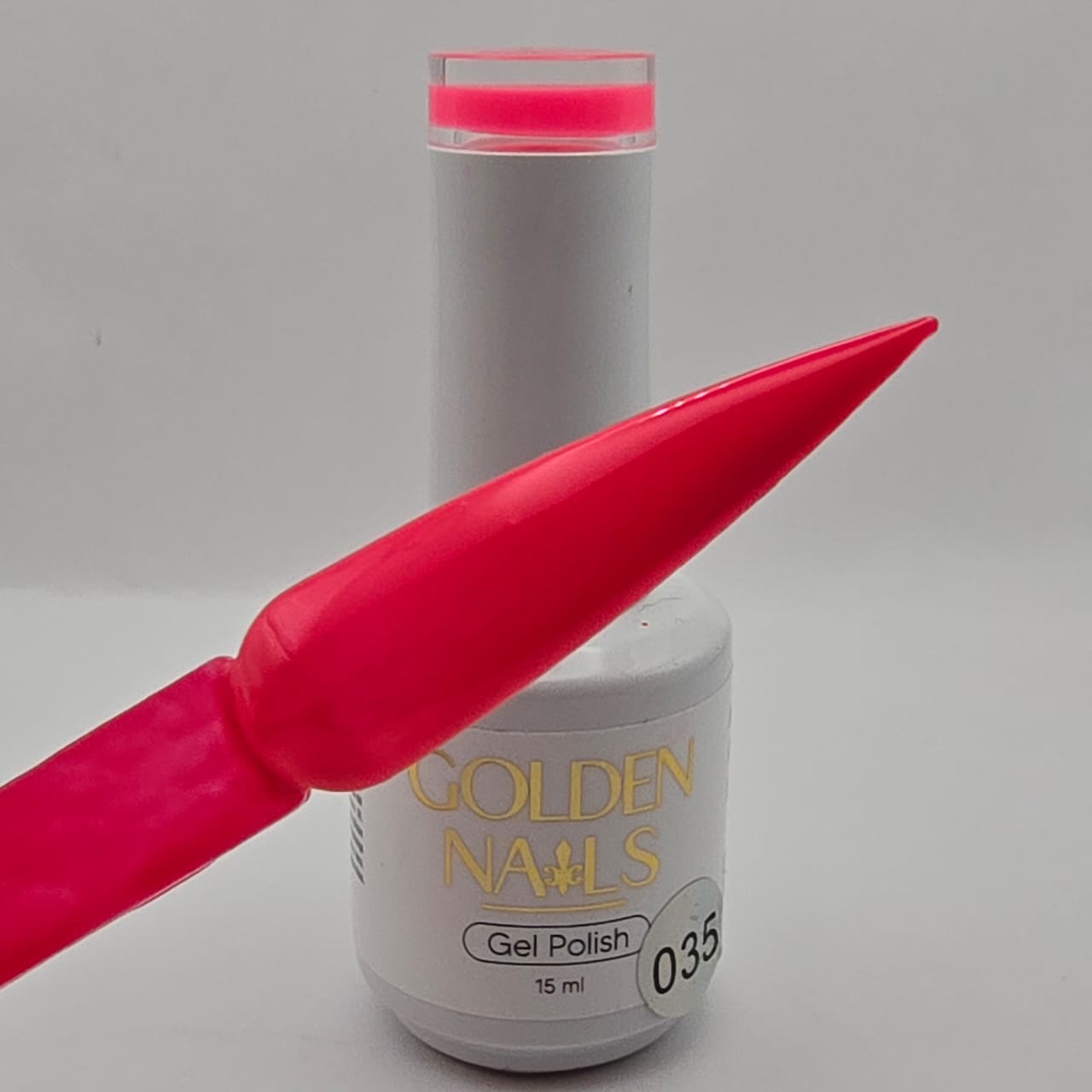 GEL POLISH GOLDEN NAILS